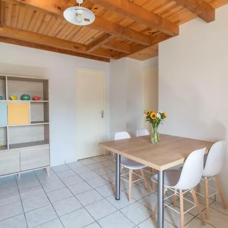 Apartment Appartement Saint-Sauves-D'Auvergne, 3 Pieces, 4 Personnes - Fr-1-630-175 *