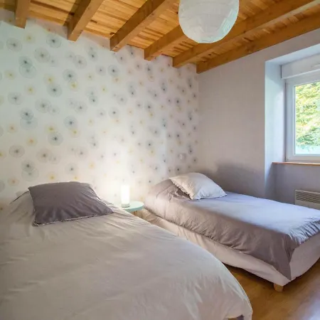 Appartement Saint-Sauves-D'Auvergne, 3 Pieces, 4 Personnes - Fr-1-630-175 * Saint-Sauves-d'Auvergne