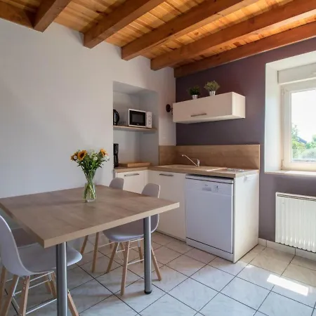 Appartement Saint-Sauves-D'Auvergne, 3 Pieces, 4 Personnes - Fr-1-630-175 Apartment Saint-Sauves-d'Auvergne