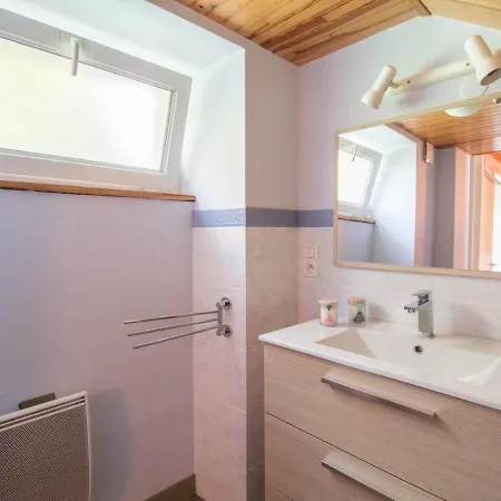 Appartement Saint-Sauves-D'Auvergne, 3 Pieces, 4 Personnes - Fr-1-630-175 Apartment Saint-Sauves-d'Auvergne